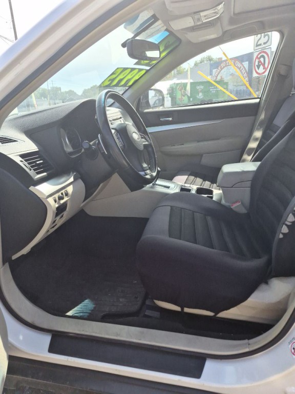 2013 Subaru Outback Image 8