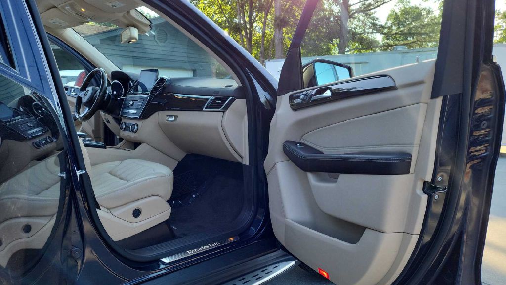 2017 Mercedes-Benz GLS-Class Image 24