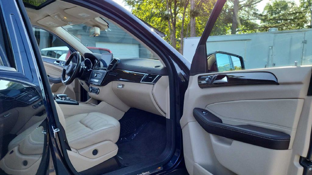 2017 Mercedes-Benz GLS-Class Image 25