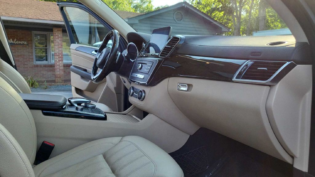 2017 Mercedes-Benz GLS-Class Image 27