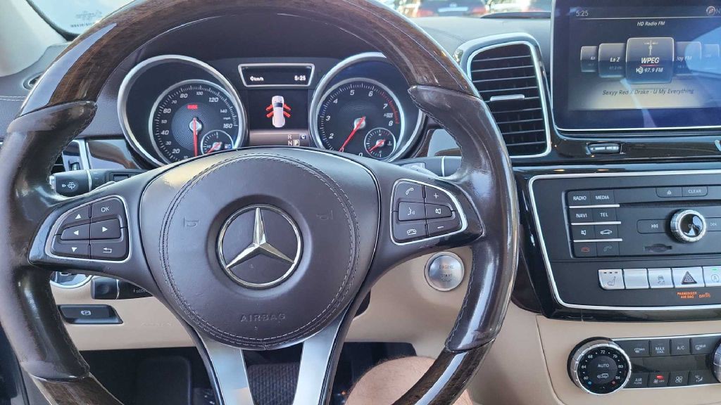 2017 Mercedes-Benz GLS-Class Image 31
