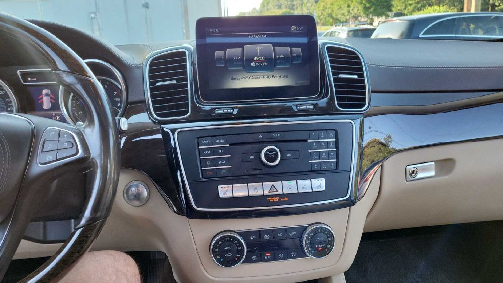 2017 Mercedes-Benz GLS-Class Image 32