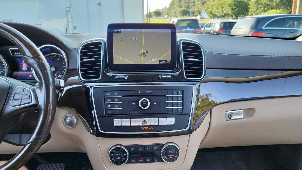 2017 Mercedes-Benz GLS-Class Image 35