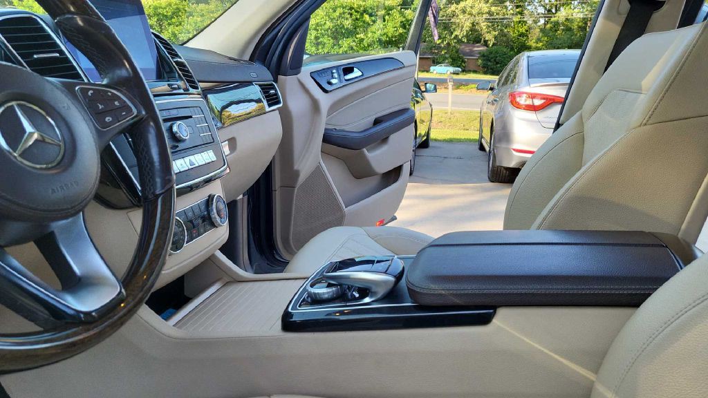 2017 Mercedes-Benz GLS-Class Image 36
