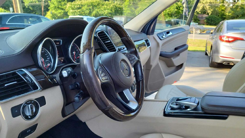 2017 Mercedes-Benz GLS-Class Image 37