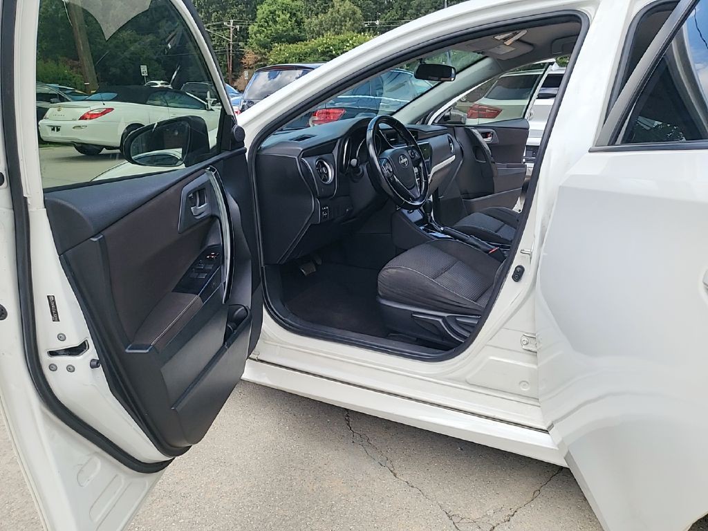 2016 Toyota Corolla Image 9