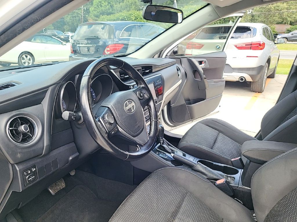 2016 Toyota Corolla Image 10