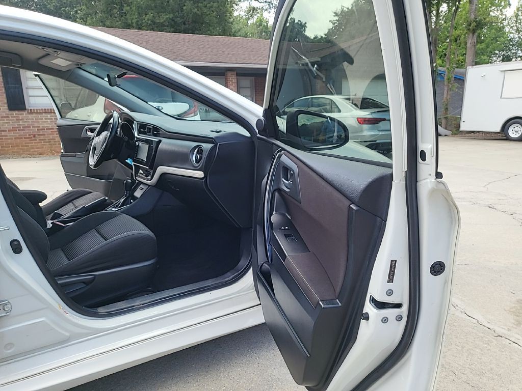 2016 Toyota Corolla Image 18