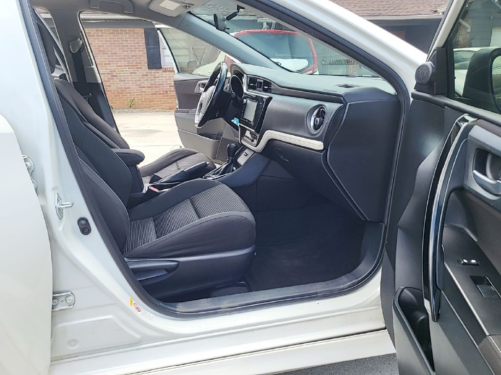2016 Toyota Corolla Image 19