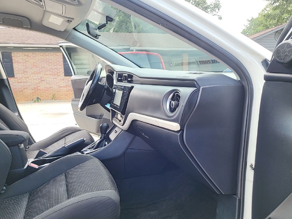 2016 Toyota Corolla Image 20