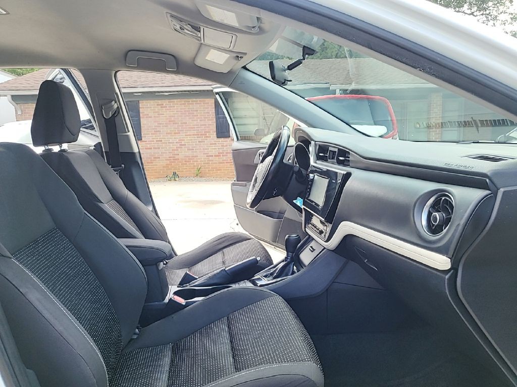2016 Toyota Corolla Image 21