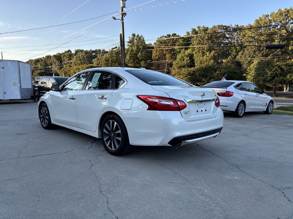 2017 Nissan Altima Image 4