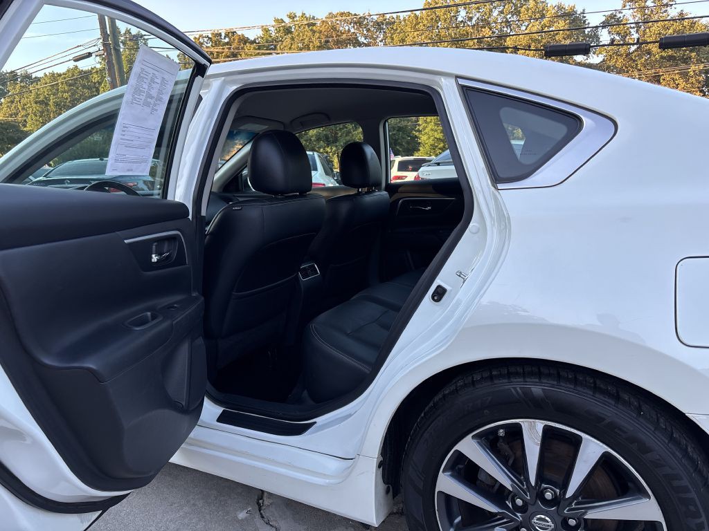 2017 Nissan Altima Image 10