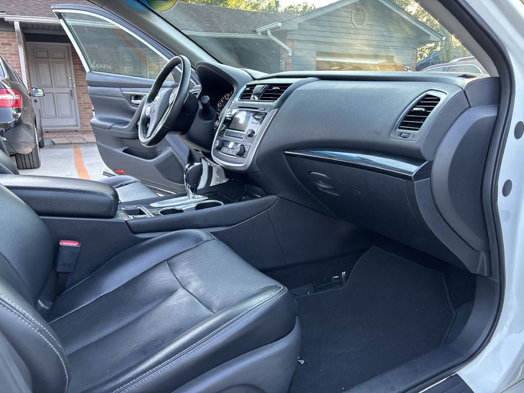 2017 Nissan Altima Image 15