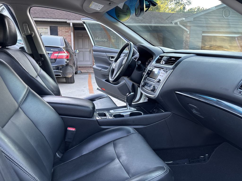 2017 Nissan Altima Image 16