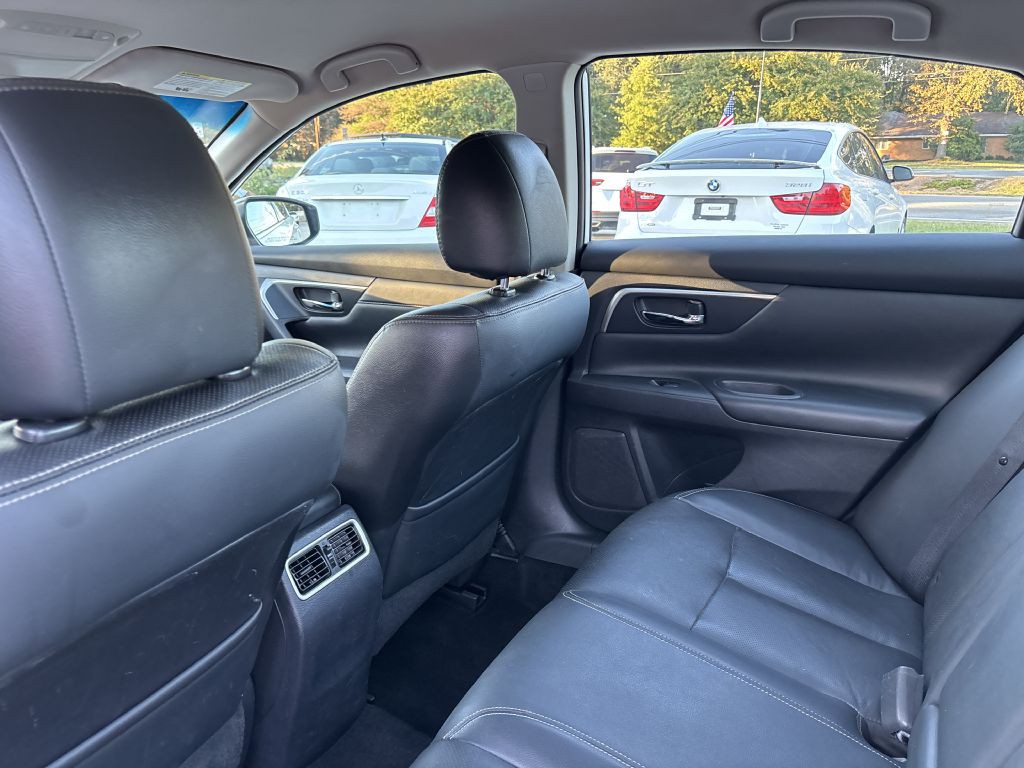 2017 Nissan Altima Image 18