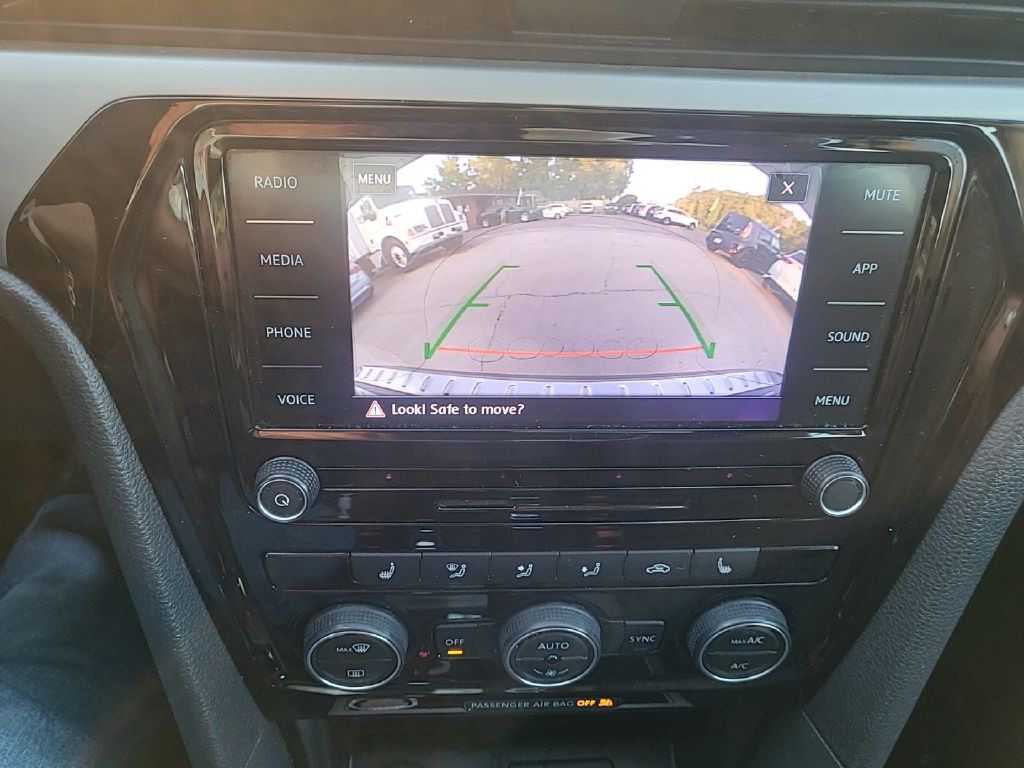 2021 Volkswagen Passat Image 14