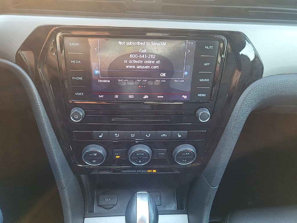 2021 Volkswagen Passat Image 16
