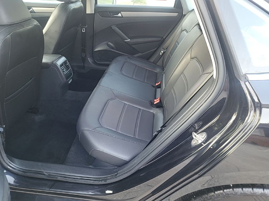 2021 Volkswagen Passat Image 22