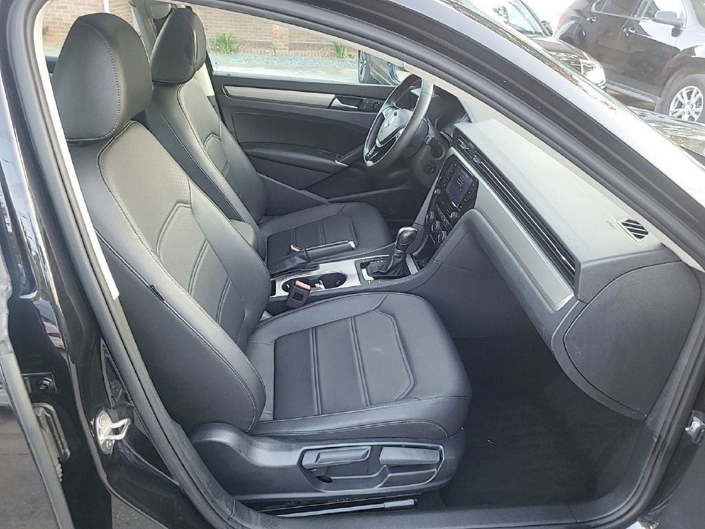 2021 Volkswagen Passat Image 24