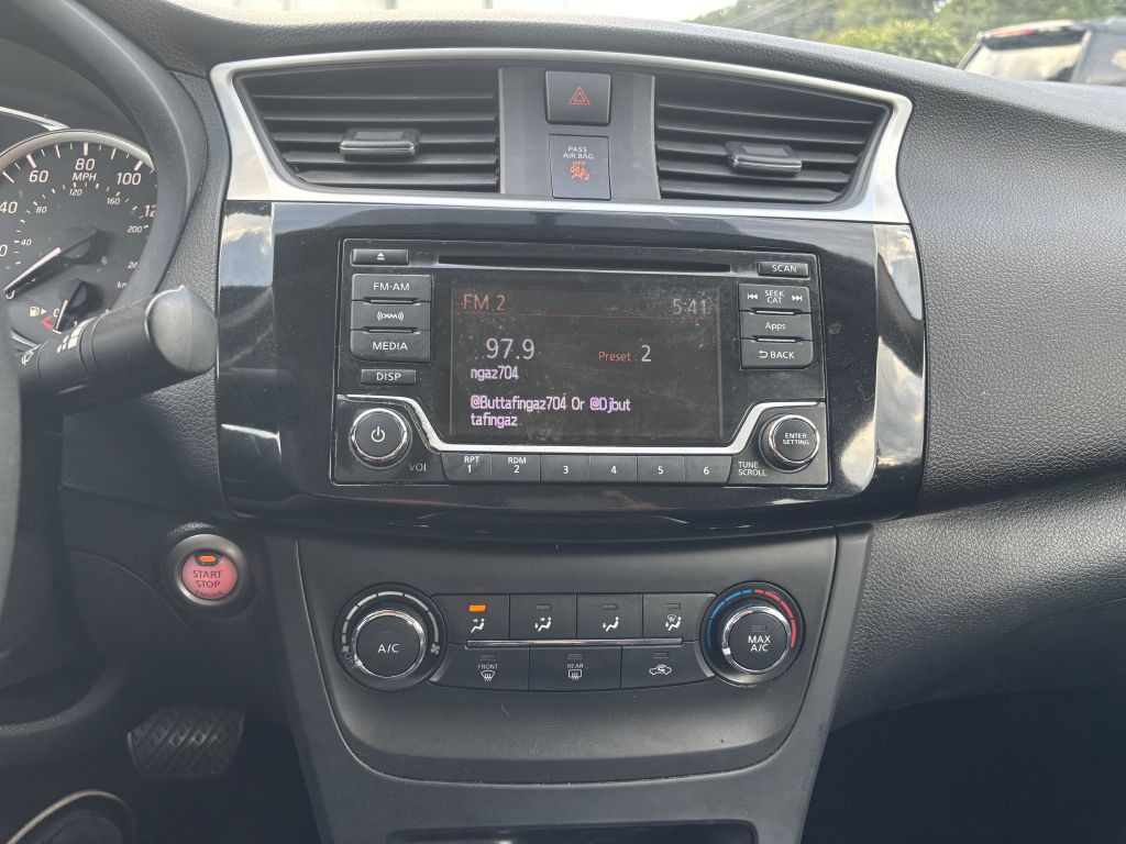 2016 Nissan Sentra Image 12