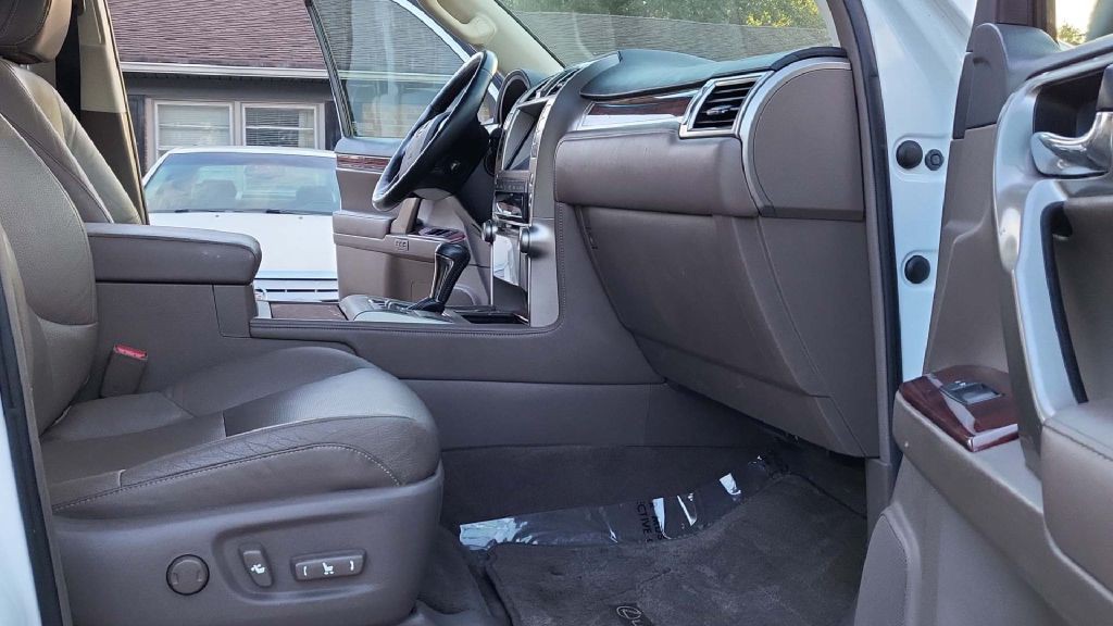 2013 Lexus GX Image 24