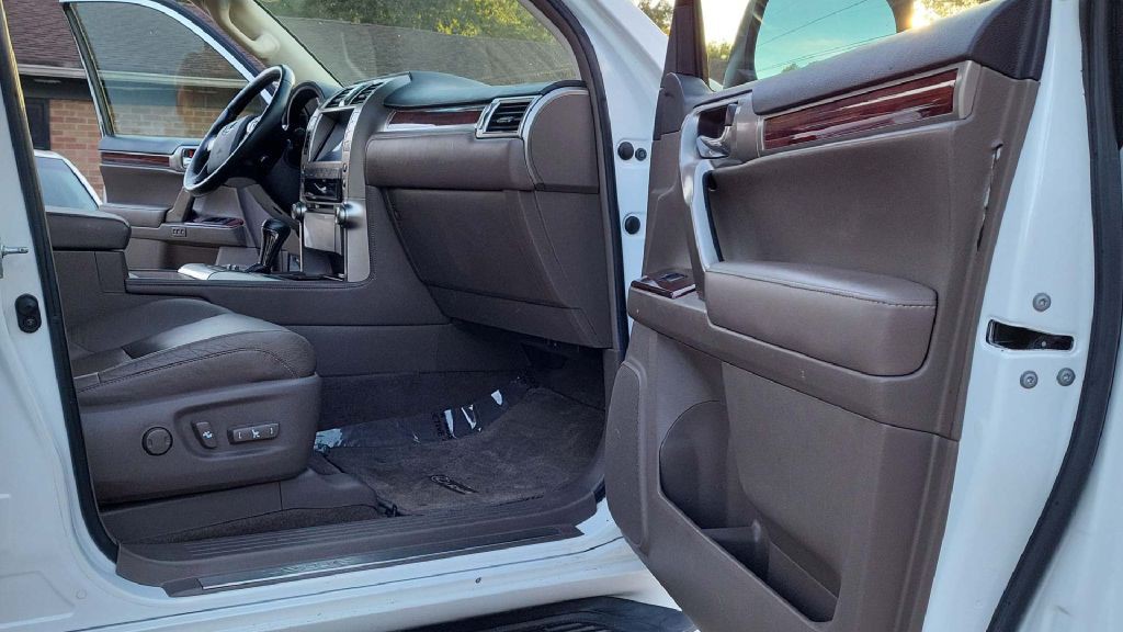 2013 Lexus GX Image 26