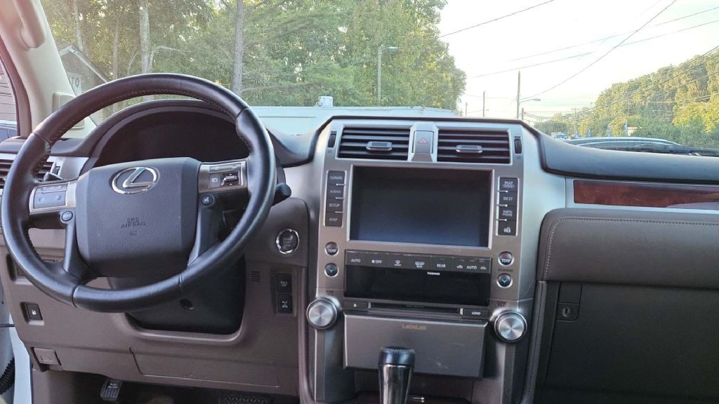 2013 Lexus GX Image 28
