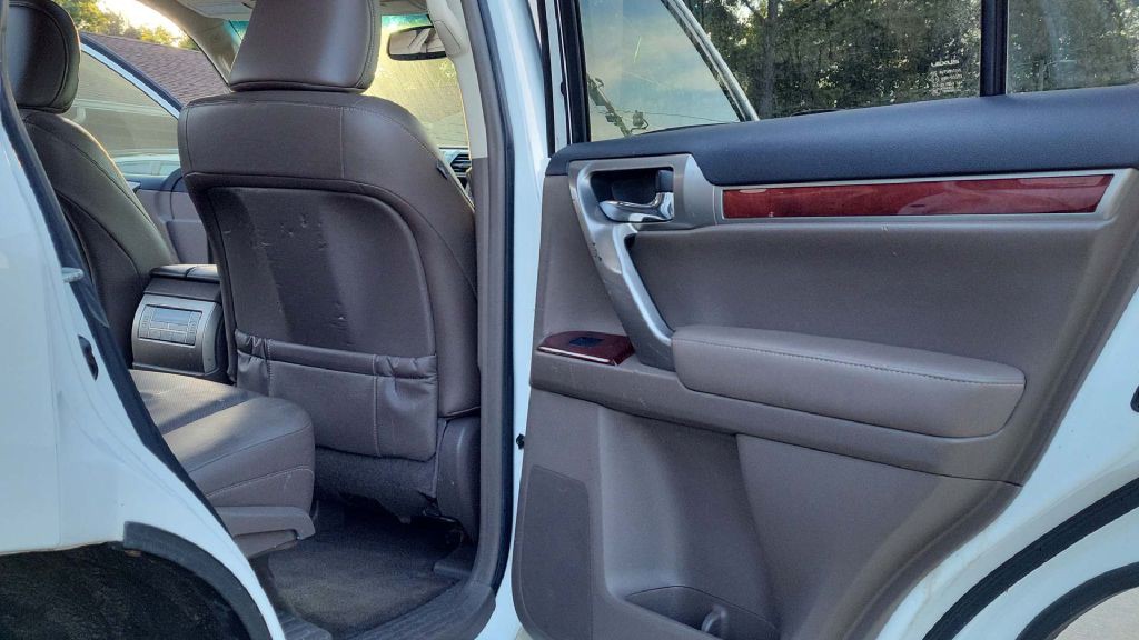 2013 Lexus GX Image 30
