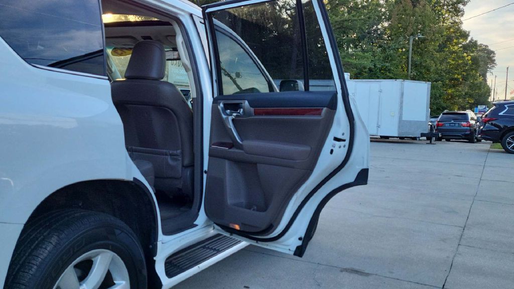2013 Lexus GX Image 31
