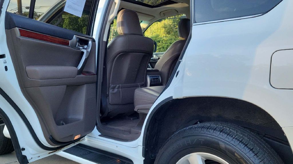 2013 Lexus GX Image 32