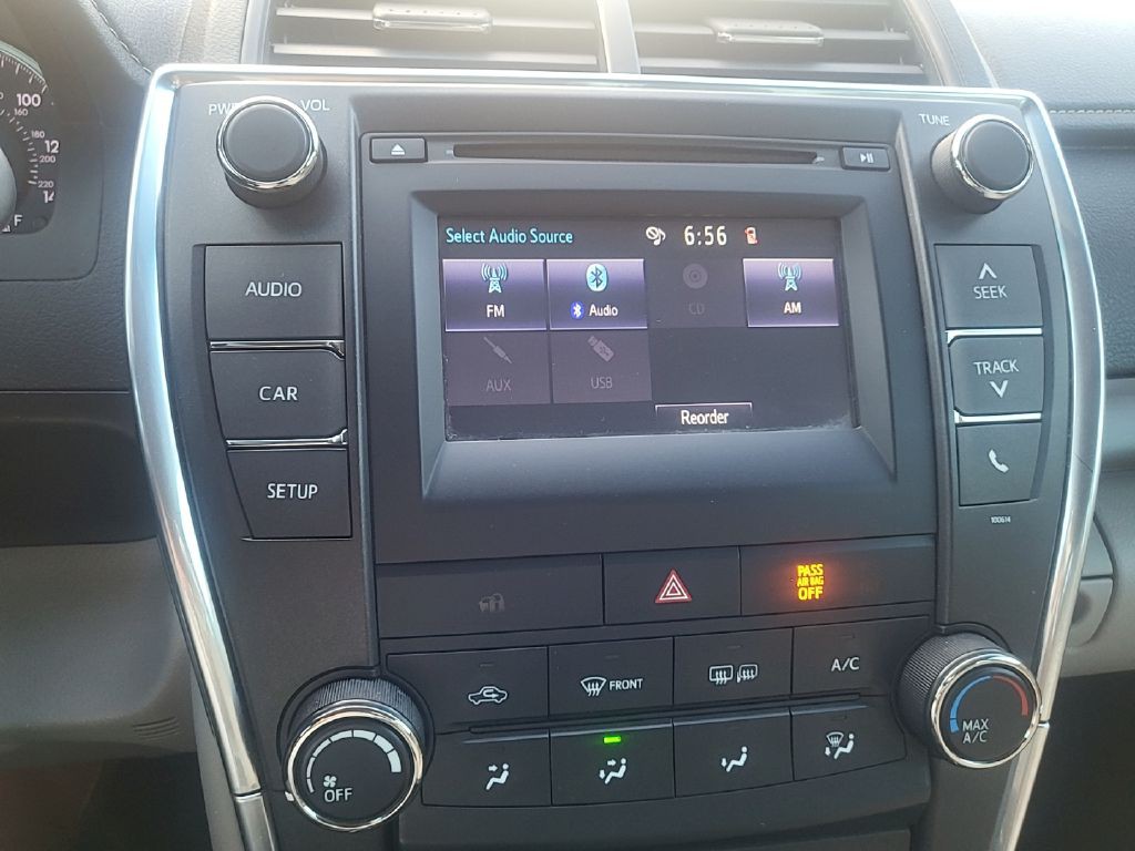 2016 Toyota Camry Image 10