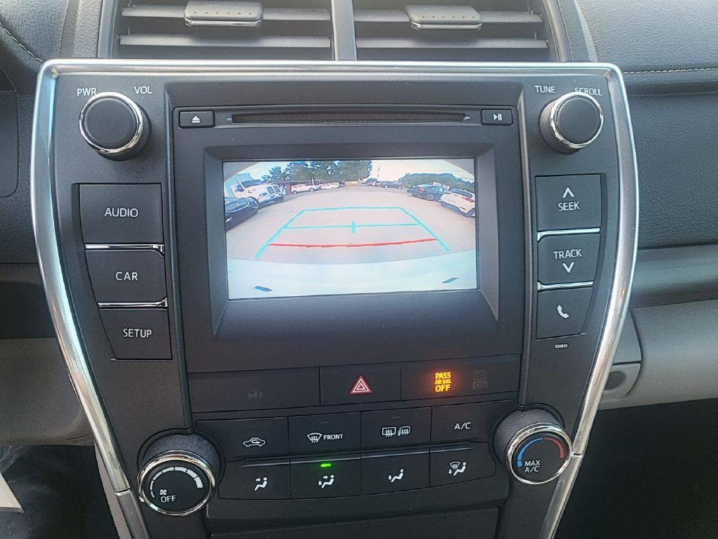2016 Toyota Camry Image 11