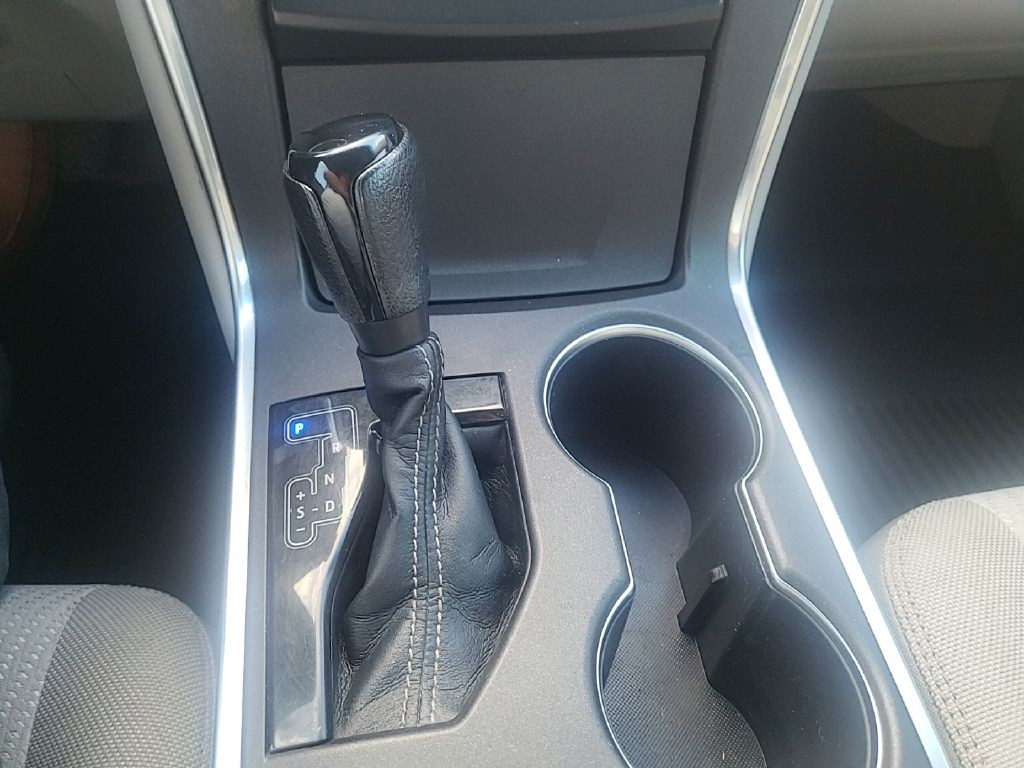 2016 Toyota Camry Image 12