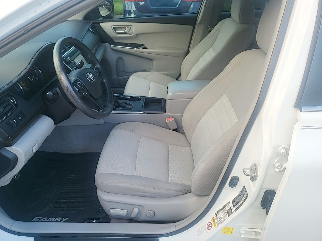 2016 Toyota Camry Image 13