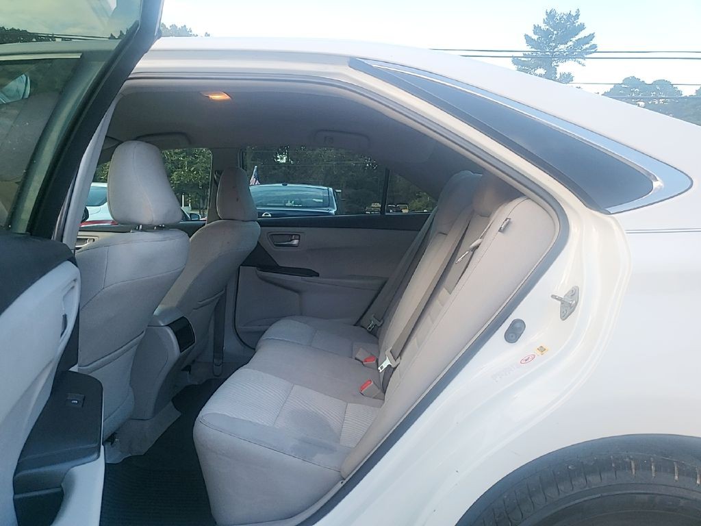 2016 Toyota Camry Image 19