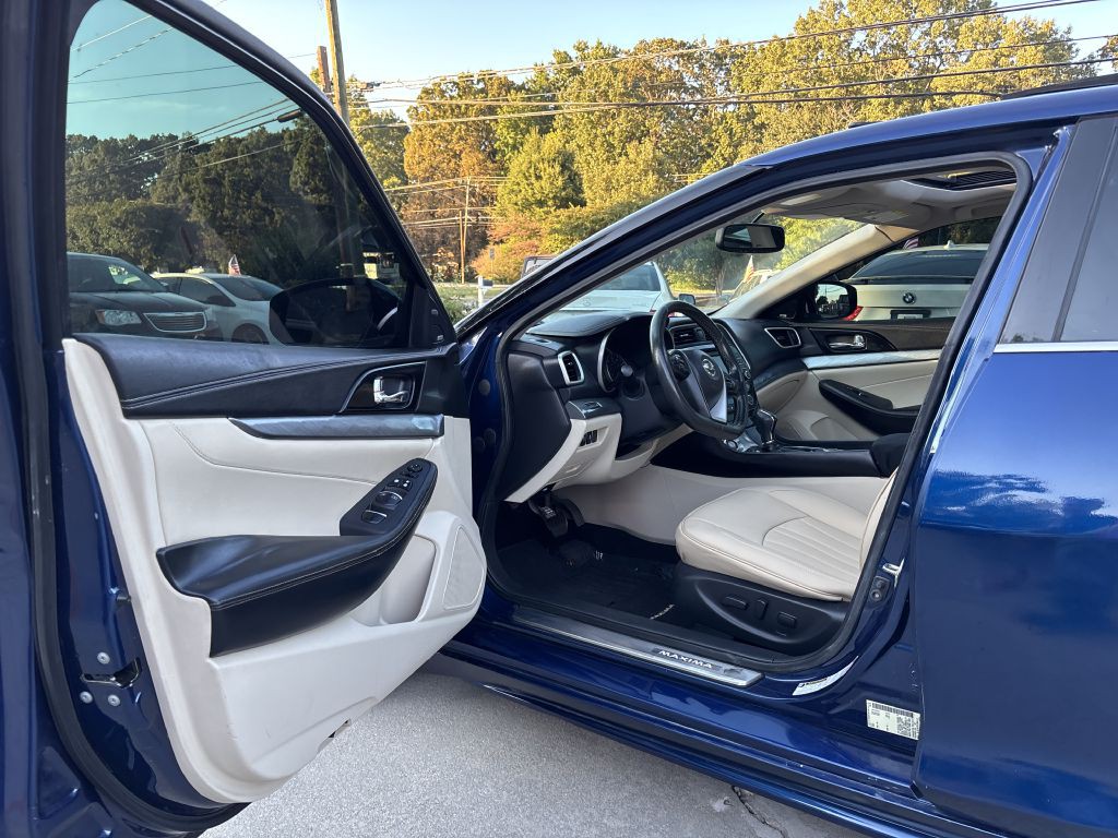 2017 Nissan Maxima Image 9