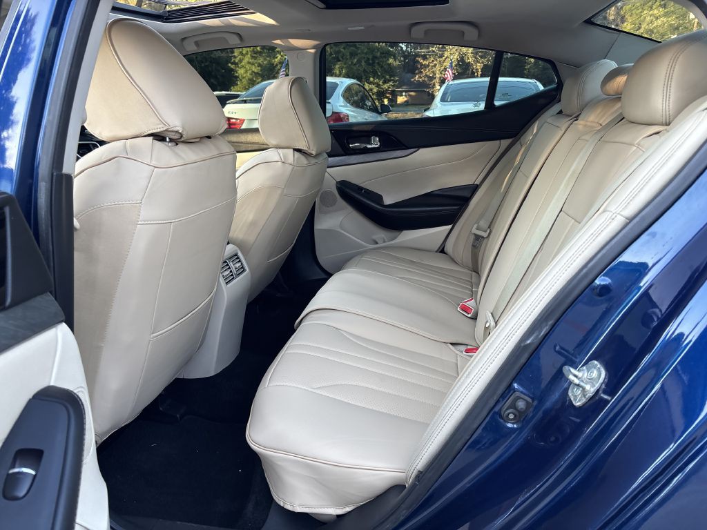 2017 Nissan Maxima Image 14