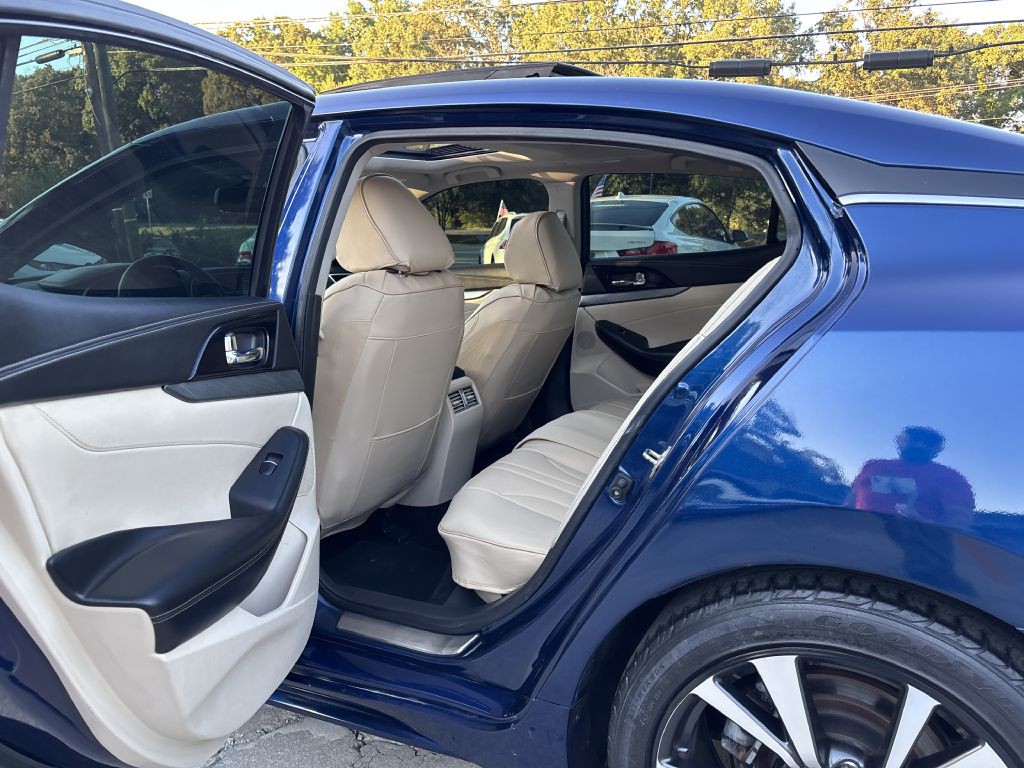 2017 Nissan Maxima Image 16
