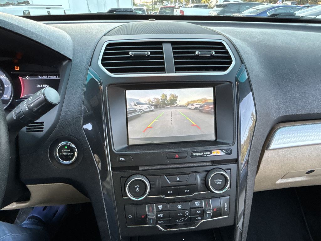 2016 Ford Explorer Image 9