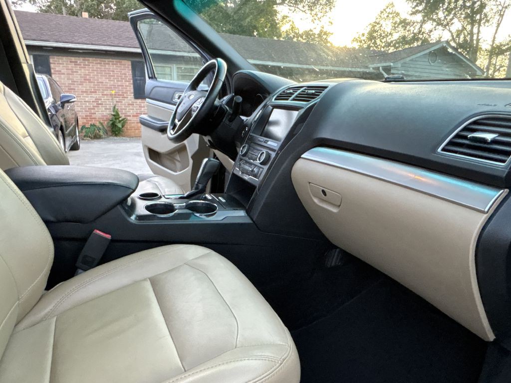 2016 Ford Explorer Image 16