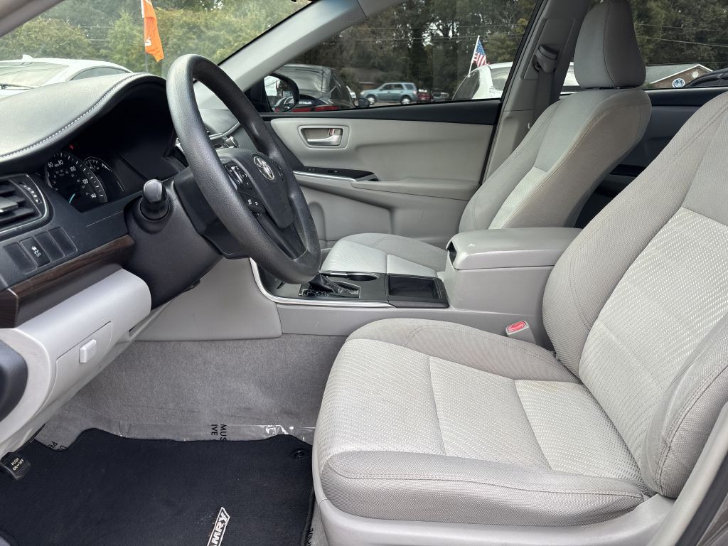 2015 Toyota Camry Image 9