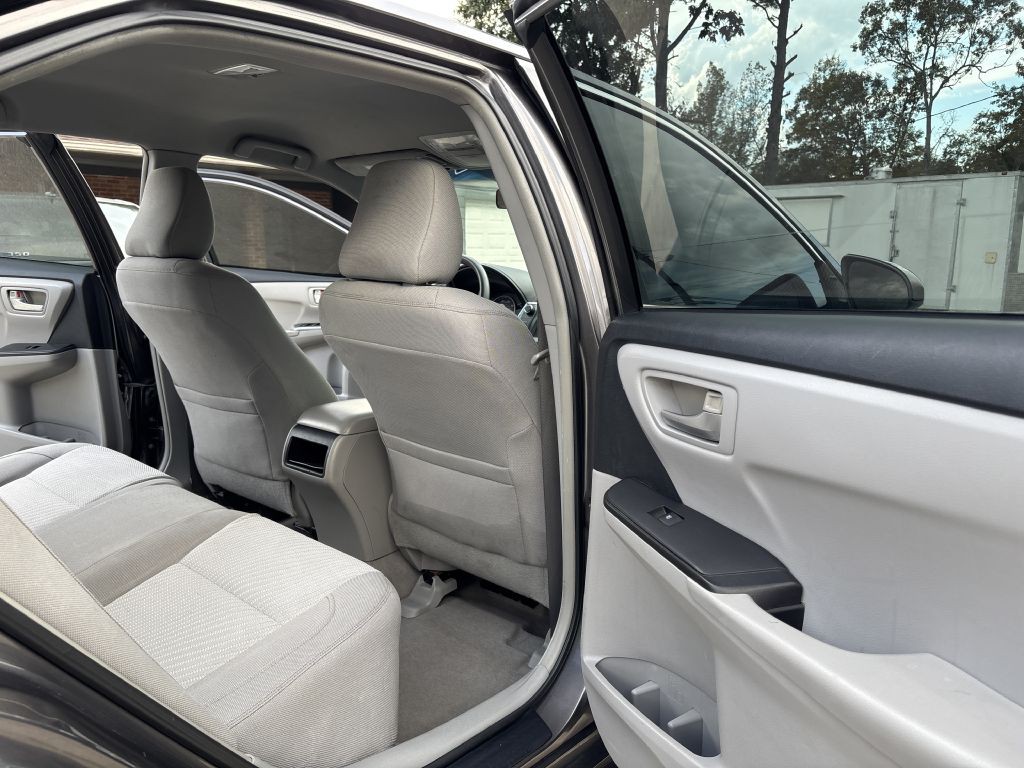 2015 Toyota Camry Image 12