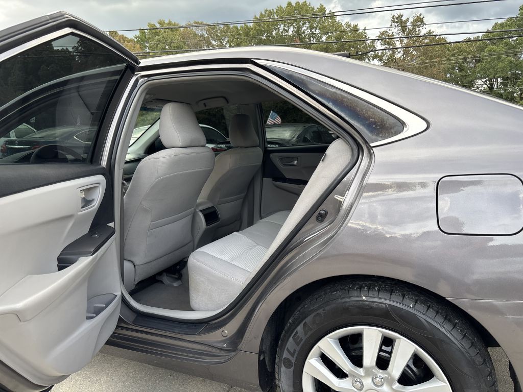2015 Toyota Camry Image 16