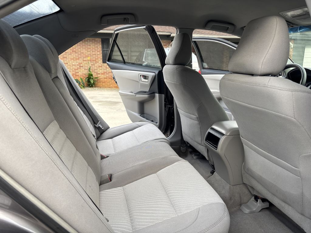 2015 Toyota Camry Image 17