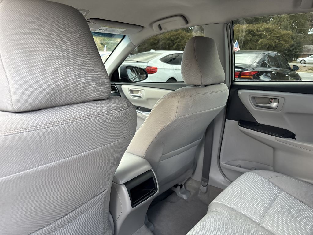 2015 Toyota Camry Image 21