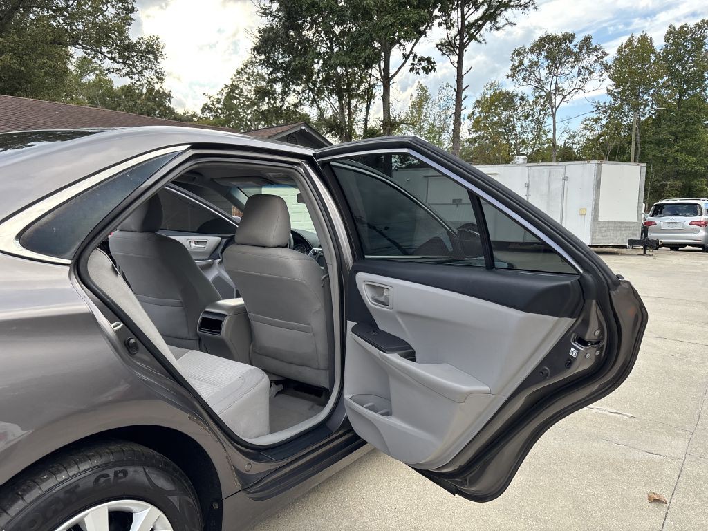 2015 Toyota Camry Image 25
