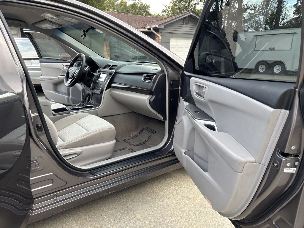 2015 Toyota Camry Image 26
