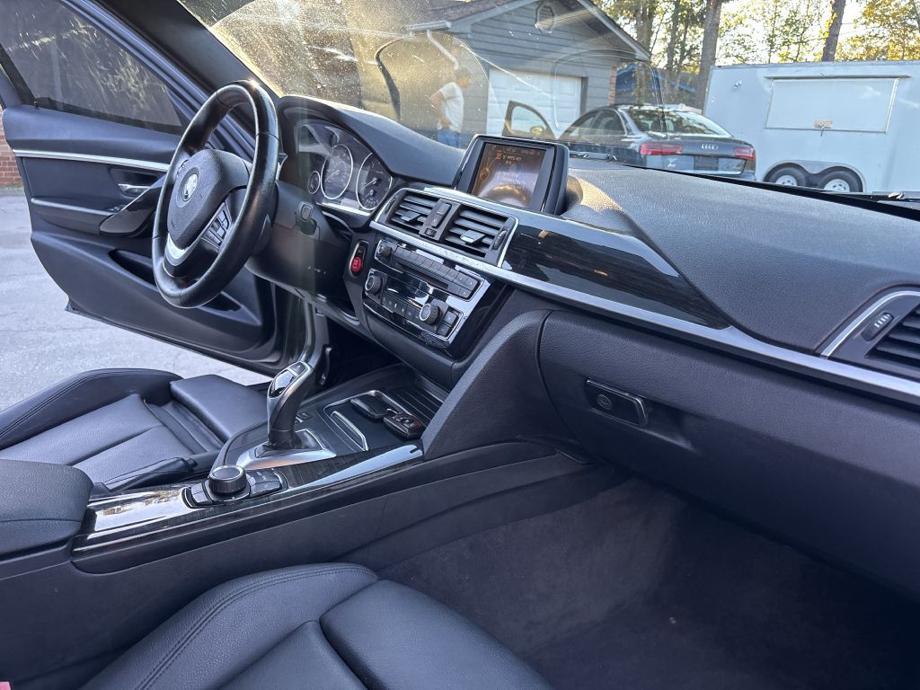 2016 BMW 3 Series Image 17