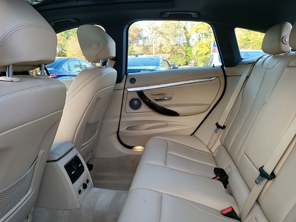 2015 BMW 3 Series Image 12